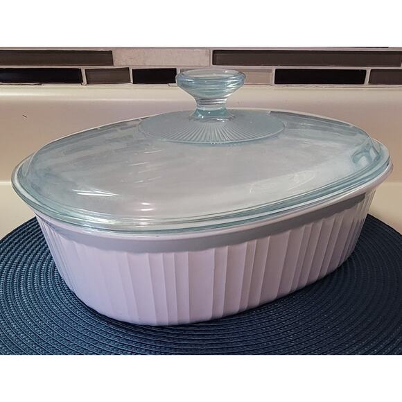Corningware French White 2.5 Quart Oval Baking Dish with Glass Lid - Picture 1 of 7